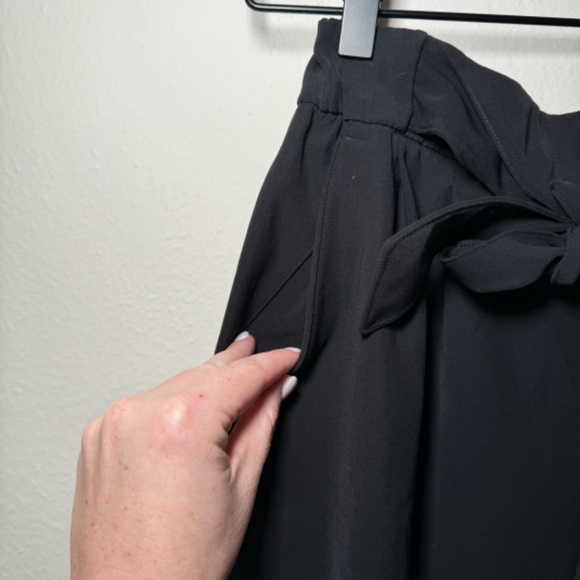 Lululemon Pants Women's Size 6 Black Noir Crop Waist Tie Flowy Office - Picture 5 of 9